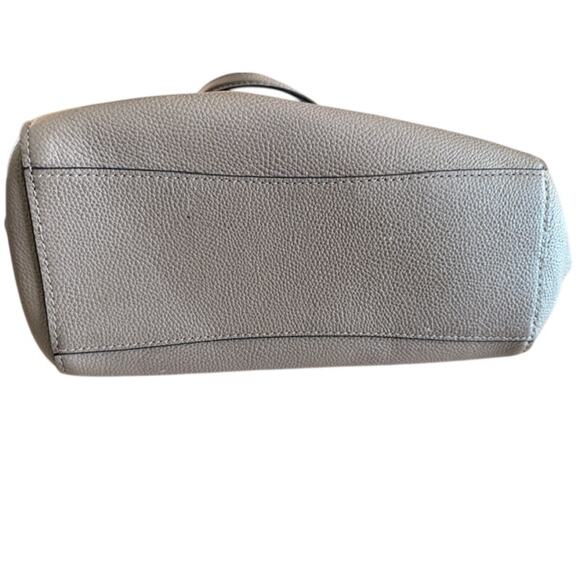 Coach Pebble Leather Gallery Shoulder Tote – Taupe Grey – Chain Strap Detail - Picture 10 of 11